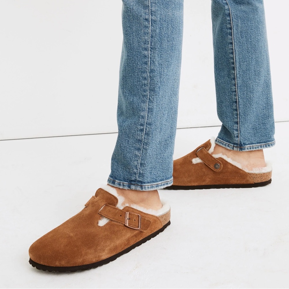 Birkenstock suede Boston clogs in shearling!!
